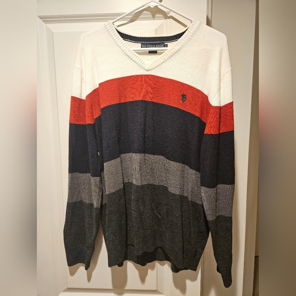 U.S. Polo Assn. Men's V-Neck Sweater Large Like New